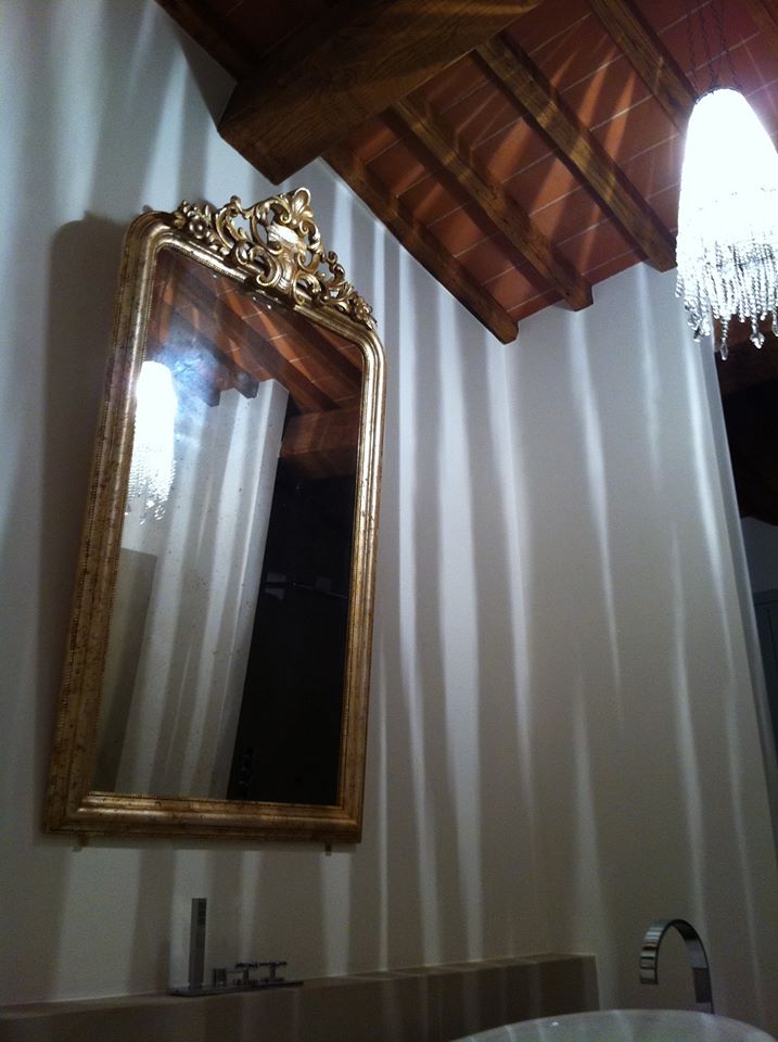 VENDITA di MOBILI e complementi d'arredo VENDITA di MOBILI e complementi d'arredo