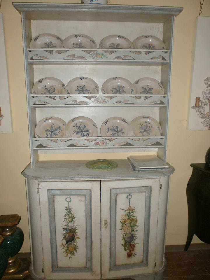 VENDITA di MOBILI e complementi d'arredo VENDITA di MOBILI e complementi d'arredo