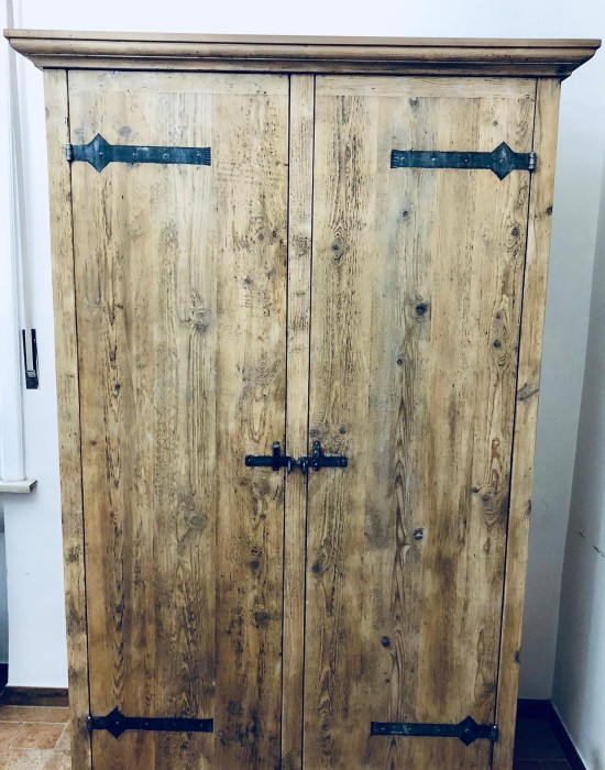 Armadio/stipetto realizzabile su misura