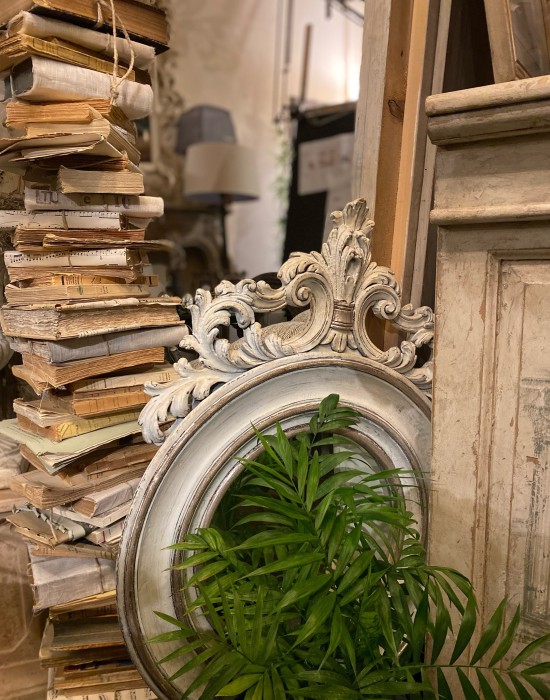 SPECCHIERA IN LEGNO INTAGLIATO