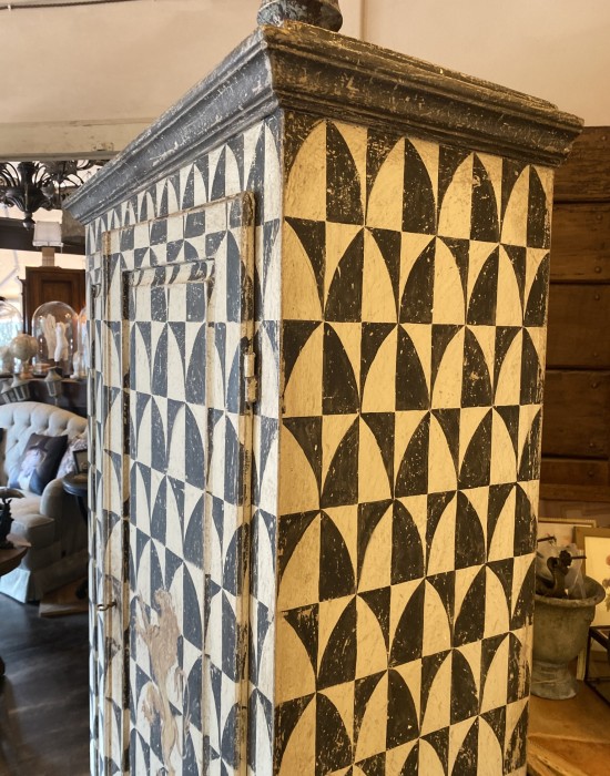 Armadio decorato con finitura 