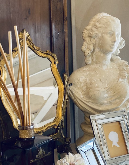 SPECCHIERA IN LEGNO INTAGLIATO