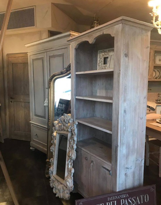 ARMADI E MOBILI