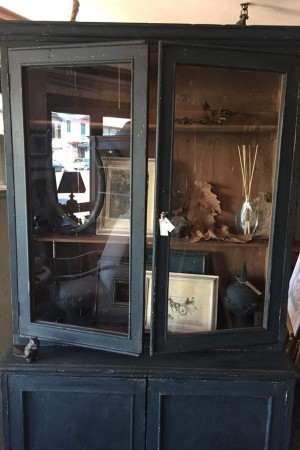 vetrina in legno antico 